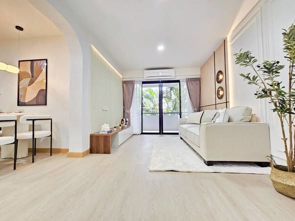 living room of Eastwood Park Condominium
