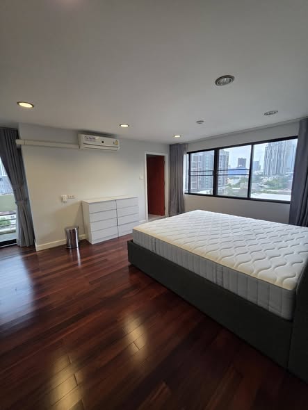 bedroom of Ekkamai Road
