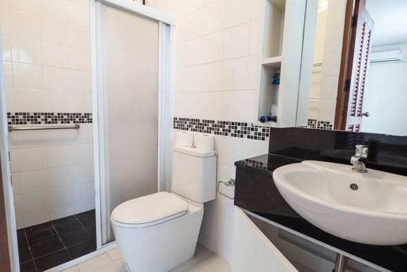 bathroom of Ekkamai Villas