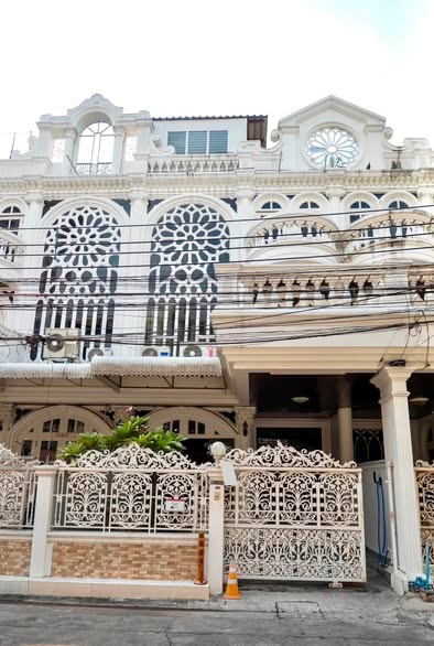 Ekkamai Villas