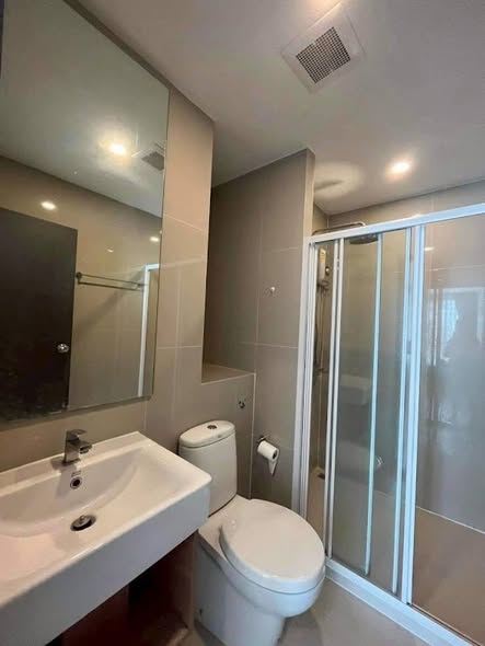 room interior and bathroom of ELIO DEL NEST