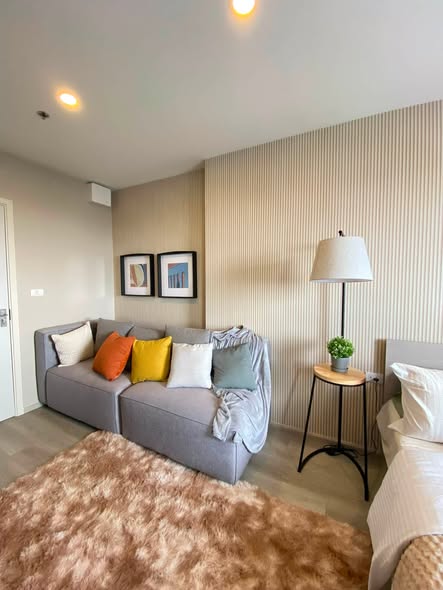 bedroom and living room of Elio Sathorn-Wutthakat