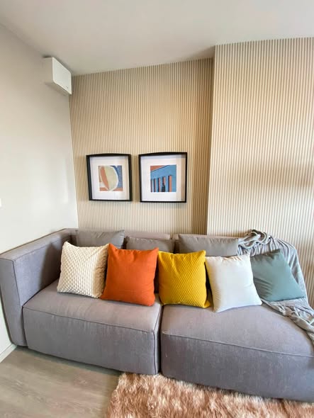 bedroom and living room of Elio Sathorn-Wutthakat