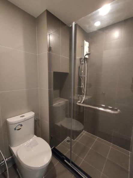 room interior and bathroom of Elio Sathorn-Wutthakat