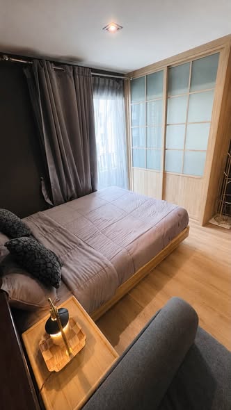 bedroom and room interior of Elio Sukhumvit 64