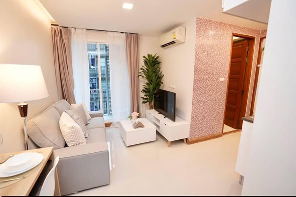 bedroom and living room of Emerald Residence Ratchada Condominium