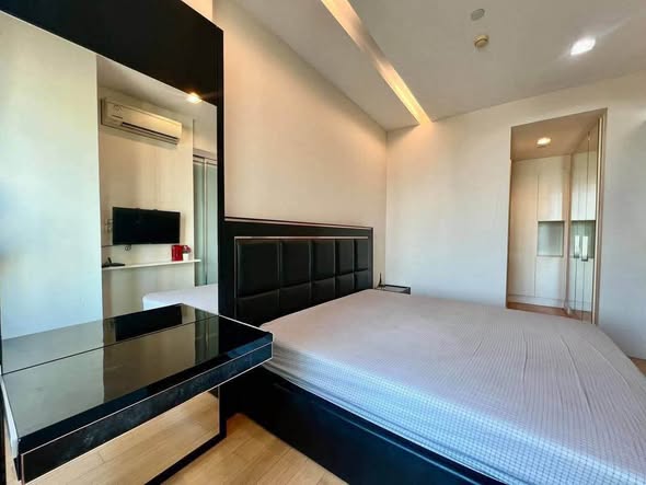 bedroom of Equinox Phahol Vibha