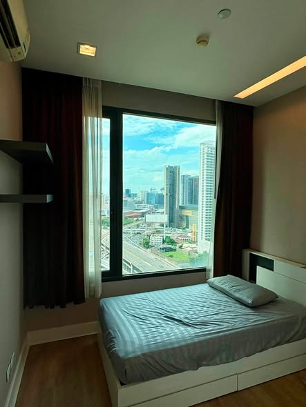 bedroom of Equinox Phahol Vibha