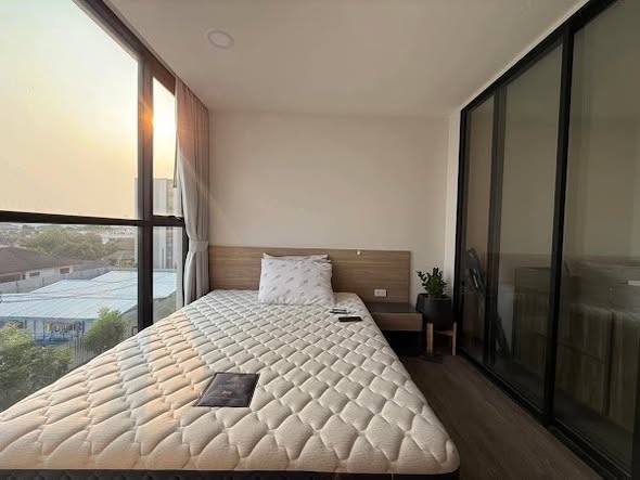 bedroom and room interior of FLEXI Sathon-Charoen Nakhon