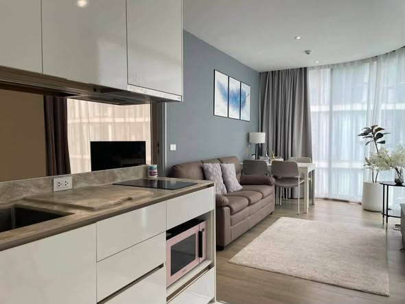 bedroom and living room of Fynn Asoke