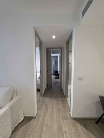bedroom and room interior of Fynn Asoke