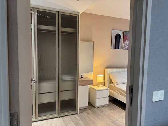 bedroom and room interior of Fynn Asoke