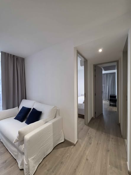living room and bedroom of Fynn Asoke