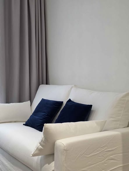living room and bedroom of Fynn Asoke