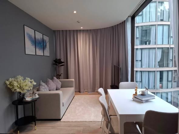 living room and bedroom of Fynn Asoke