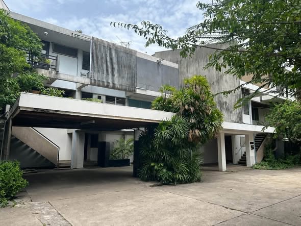 Garden View Mansion