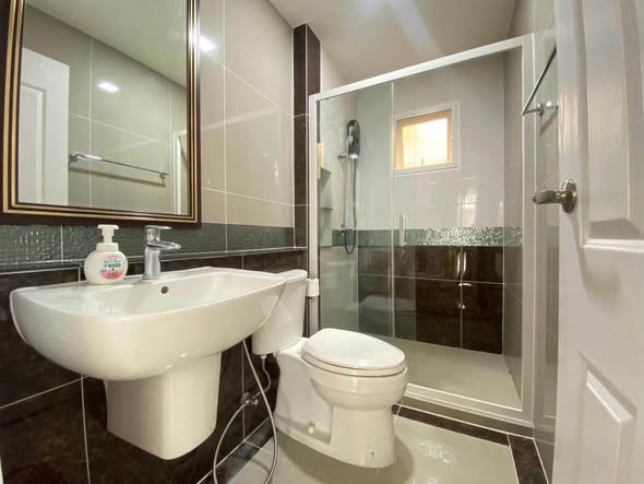 bathroom of Golden Neo, Sukhumvit LaSalle
