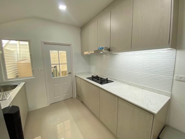kitchen of Golden Neo, Sukhumvit LaSalle