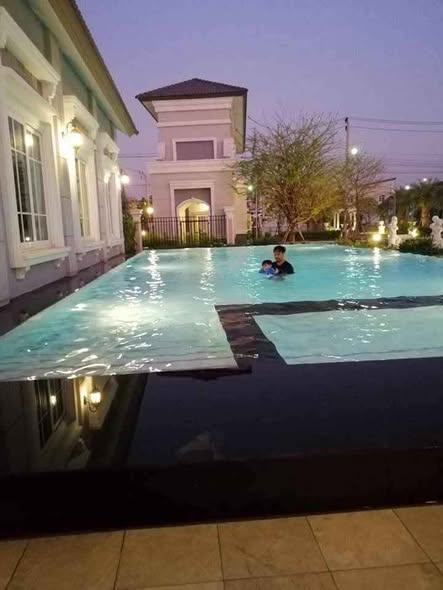 pool of Golden Town Sukhumvit-Bearing Station