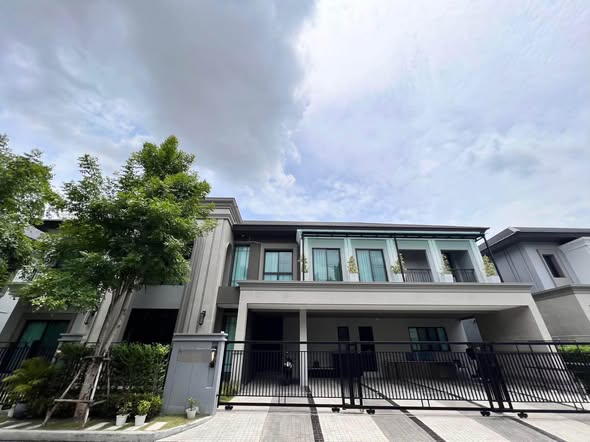 Grand Bangkok Boulevard Bangna-Onnut แกรนด์ บางกอก บูเลอวาร์ด บางนา-อ่อนนุช