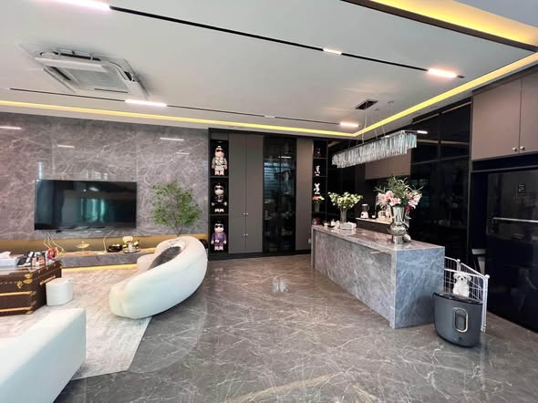 living room of Grand Bangkok Boulevard Bangna-Onnut แกรนด์ บางกอก บูเลอวาร์ด บางนา-อ่อนนุช