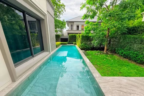 Grand Bangkok Boulevard Sukhumvit – Srinakarin