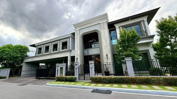 Grand Bangkok Boulevard Sukhumvit – Srinakarin