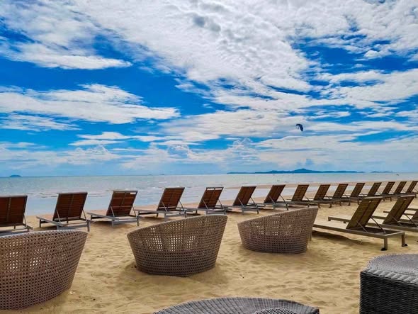 Grand Florida Beachfront Condo Resort Pattaya