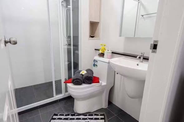 bathroom of Green Ville 1 condominium