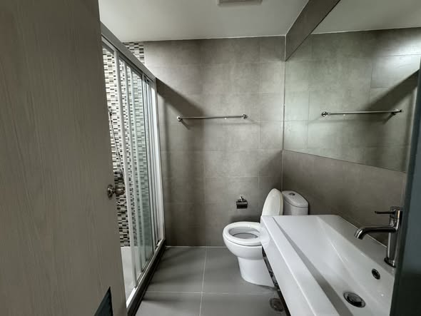 bathroom of Grene Chaengwattana