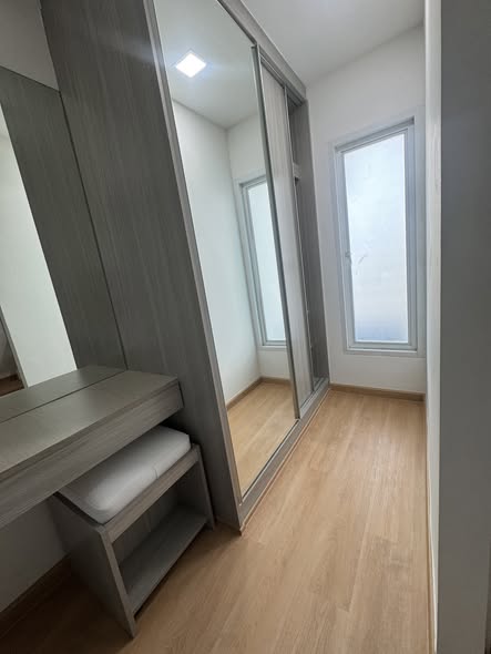 bedroom and room interior of Grene Chaengwattana