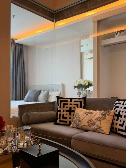 bedroom and living room of H Sukhumvit 43 Condominium