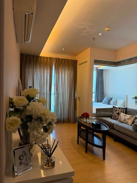 living room and bedroom of H Sukhumvit 43 Condominium