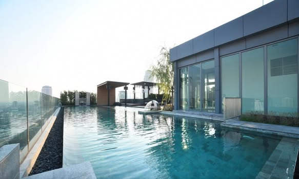 pool of H Sukhumvit 43 Condominium