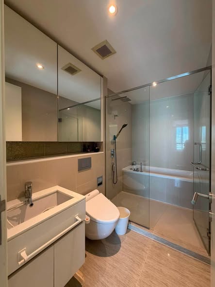 room interior and bathroom of H Sukhumvit 43 Condominium