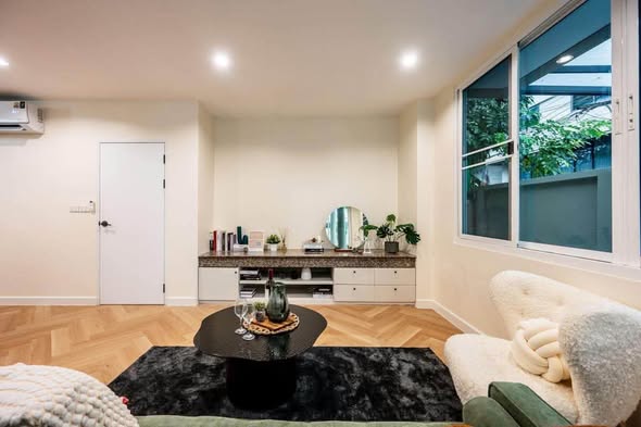 living room and room interior of เฮดควอเทอร์ส วิภาวดี (Headquarters Vibhavadi)