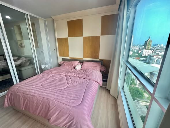 bedroom of Hive Sathorn
