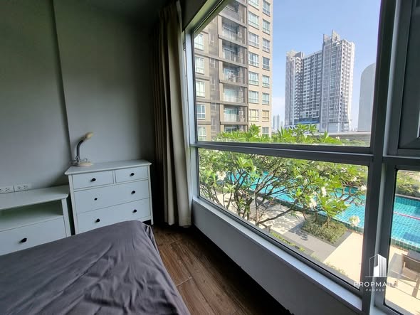 bedroom of Hive Taksin Condominium