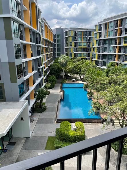 pool of iCondo Sukhumvit 103