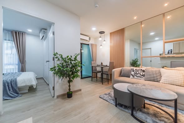 bedroom and living room of iCondo Sukhumvit 105