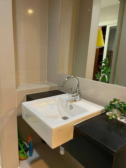 bathroom of Ideo BluCove Sukhumvit