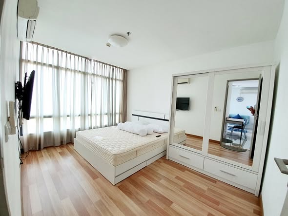 bedroom and room interior of Ideo BluCove Sukhumvit