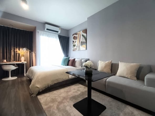 living room and bedroom of IDEO Chula-Sam Yan