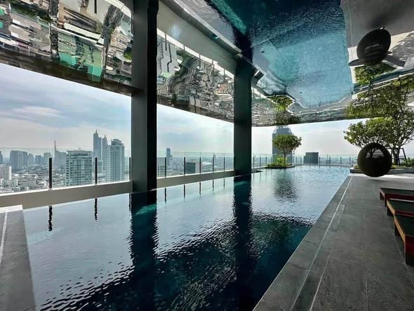 pool of IDEO Chula-Sam Yan