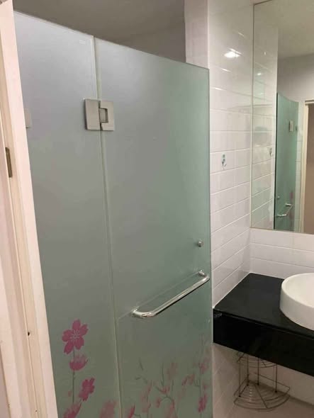 room interior and bathroom of Ideo Mix Sukhumvit 103