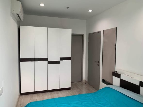 bedroom and room interior of Ideo Mobi Phaya Thai