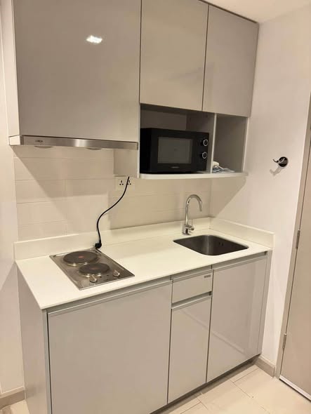 bathroom and kitchen of Ideo Mobi Sathorn