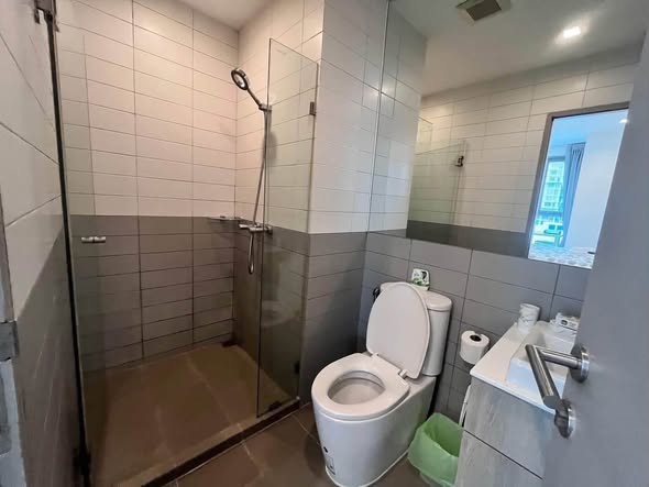 bathroom of Ideo Mobi Sukhumvit 81