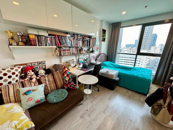 bedroom and living room of Ideo Mobi Sukhumvit 81