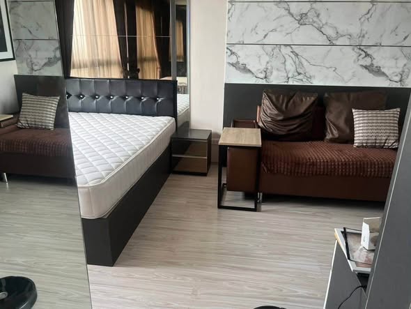bedroom and living room of Ideo Mobi Sukhumvit Eastgate